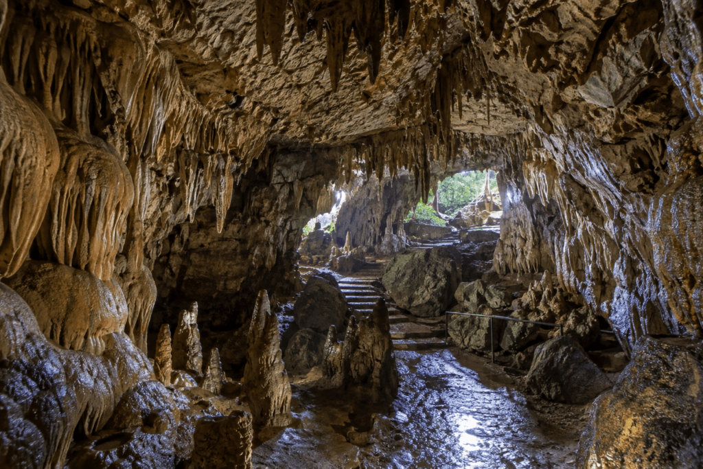 mawsmai cave